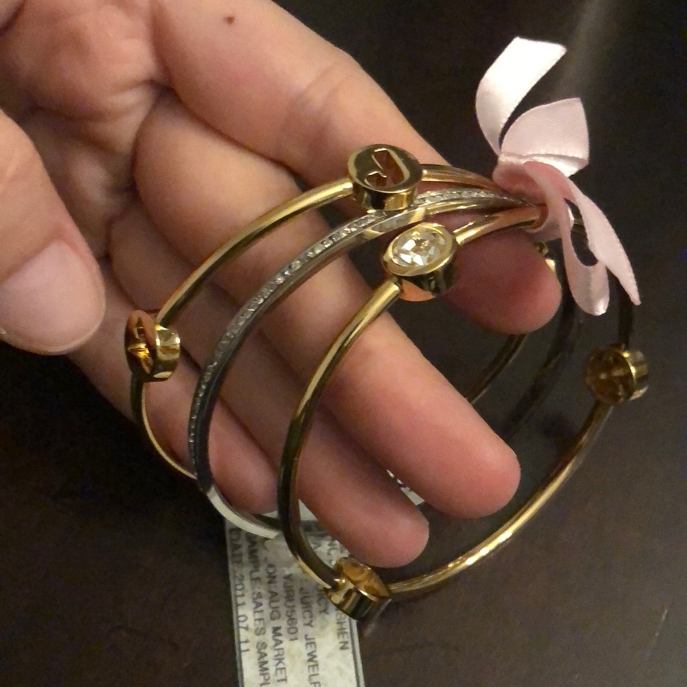 Juicy silver bangle set with diamond accents